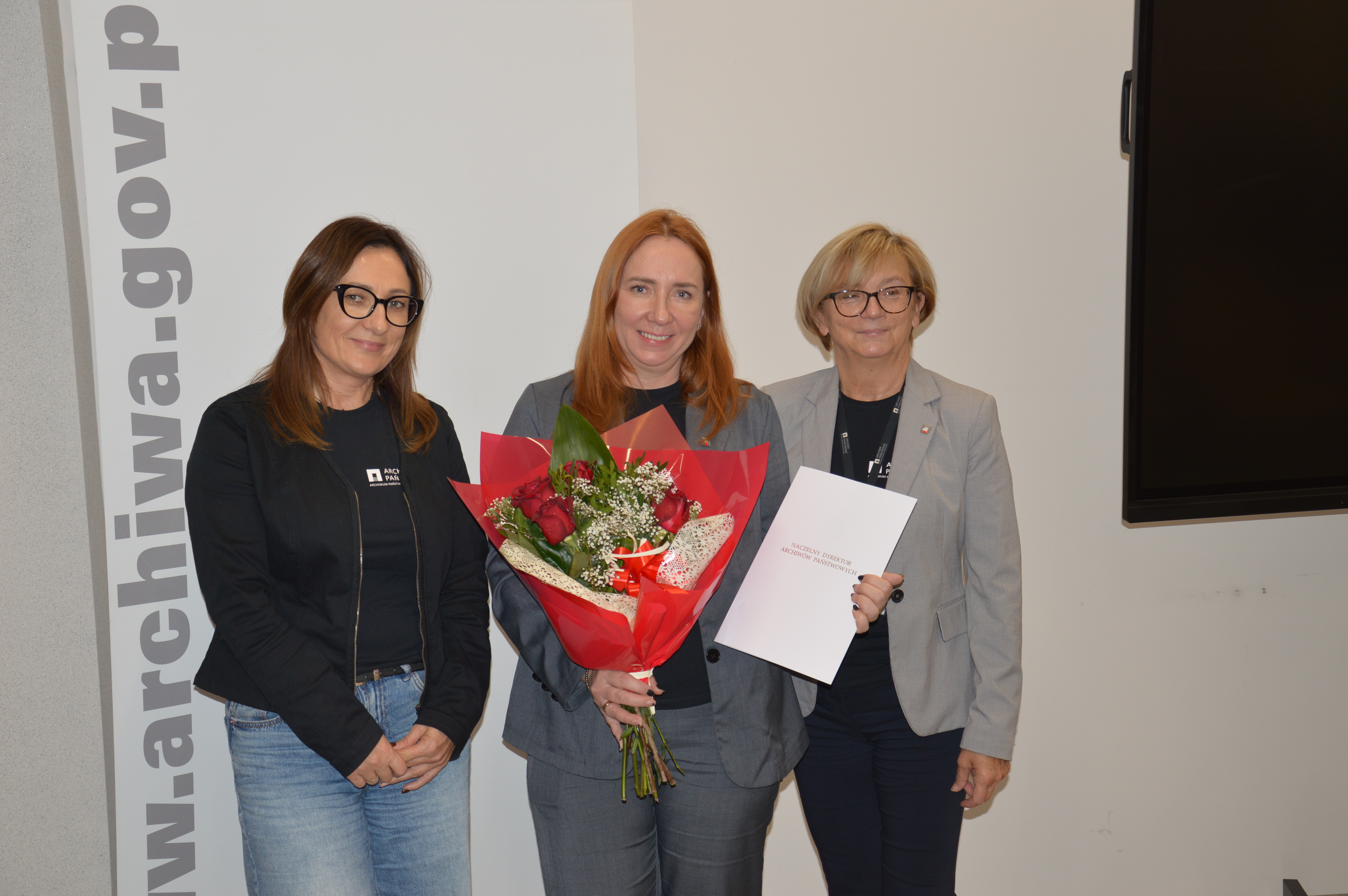 Dyrektor Archiwum Elżbieta Surma-Jończyk, Ewa Dubaj i Lidia Wolska