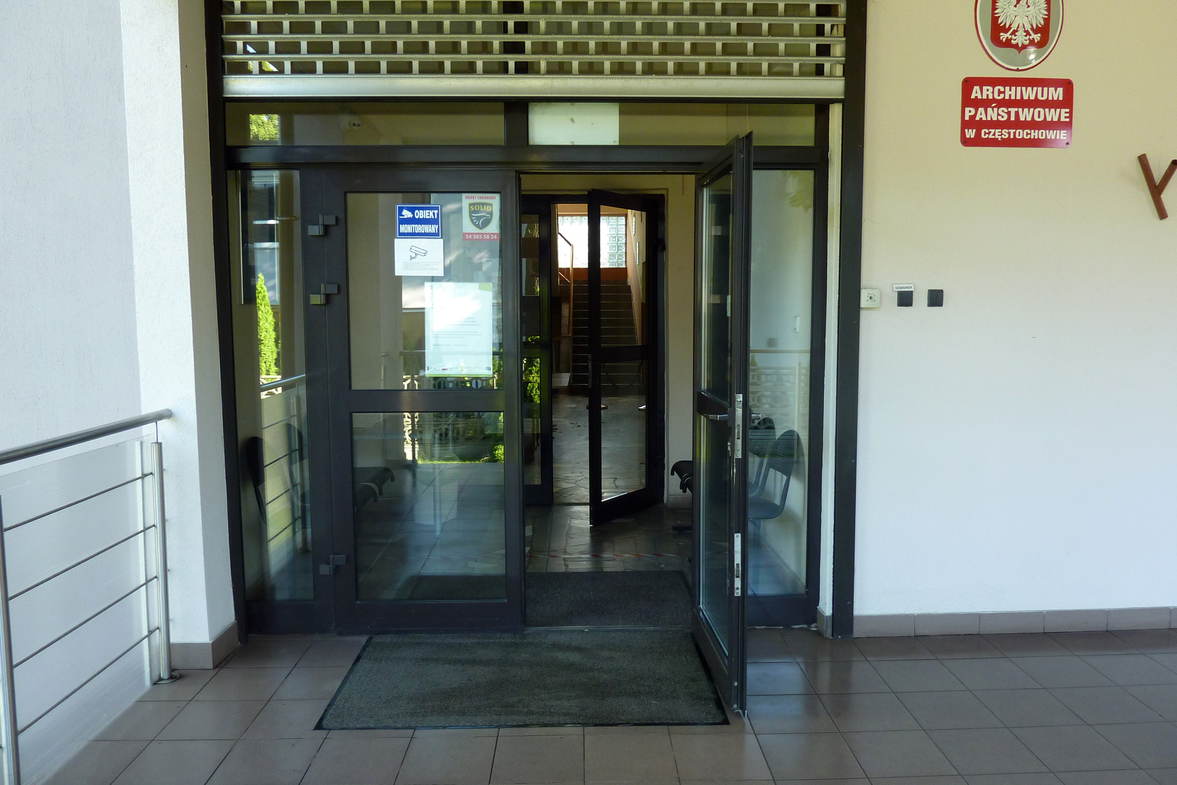 Wejście do Archiwum poprzez wiatrołap. w Częstochowie.