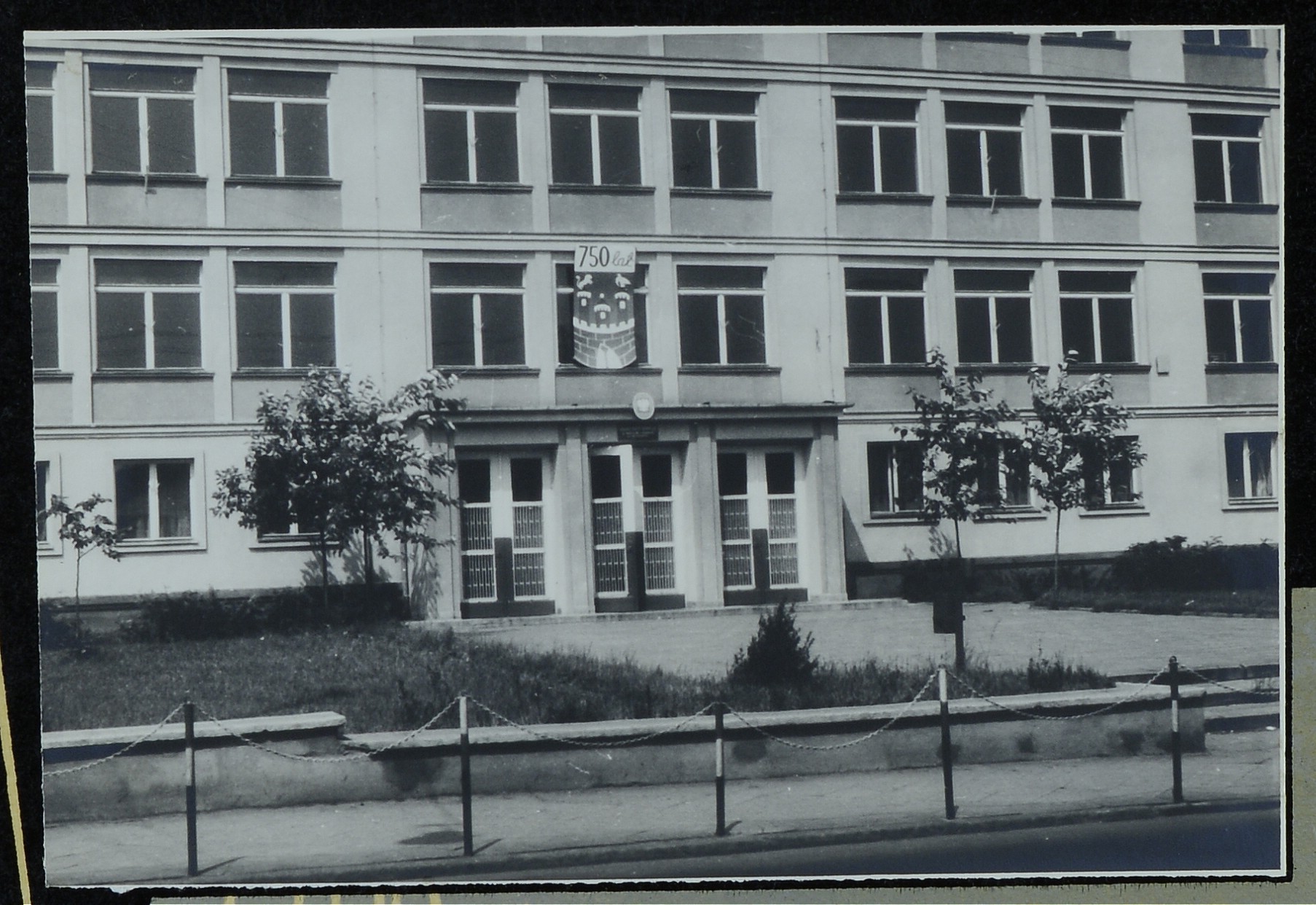 Szkoła Podstawowa Nr 12 przy ul. Warszawskiej 31, szkoła wybudowana na 1000-lecie w 1960 roku