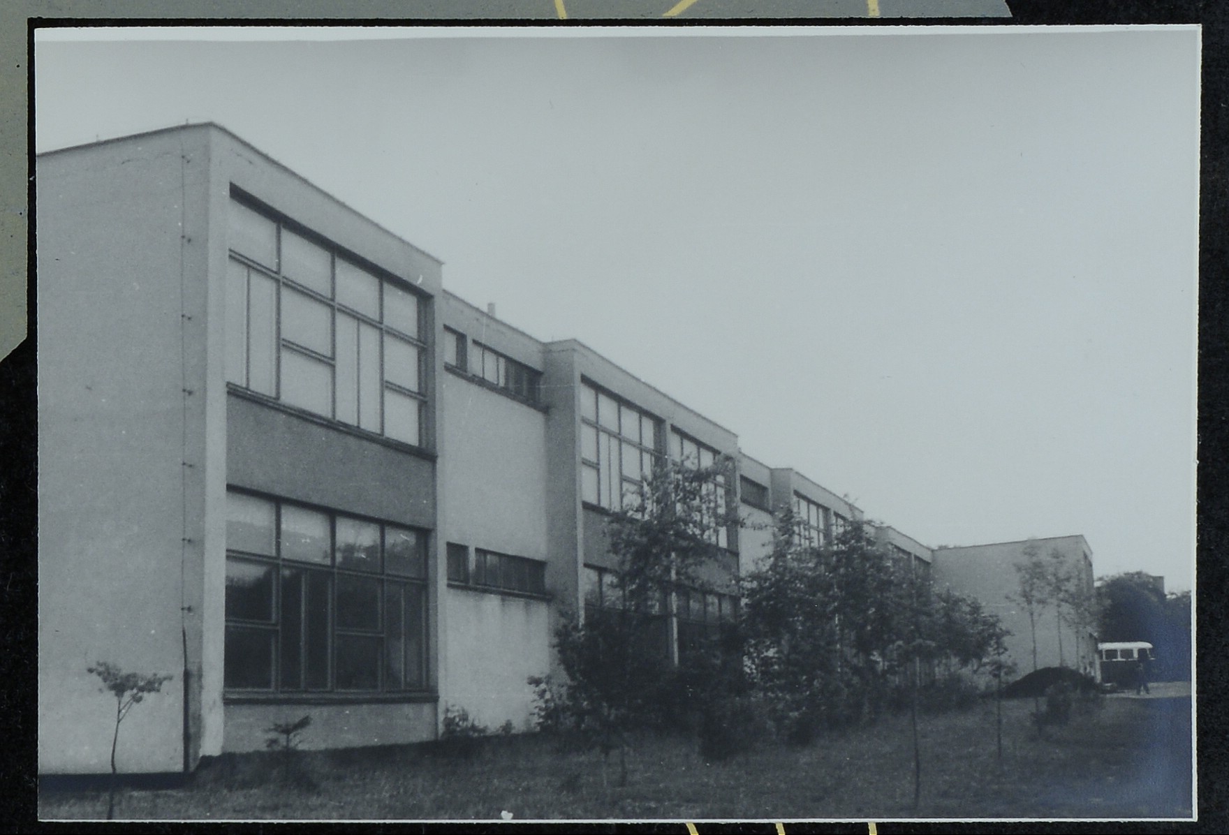 Szkoła Podstawowa Nr 13 przy ul. Wręczyckiej 111, szkoła wybudowana na 1000-lecie w 1961 roku